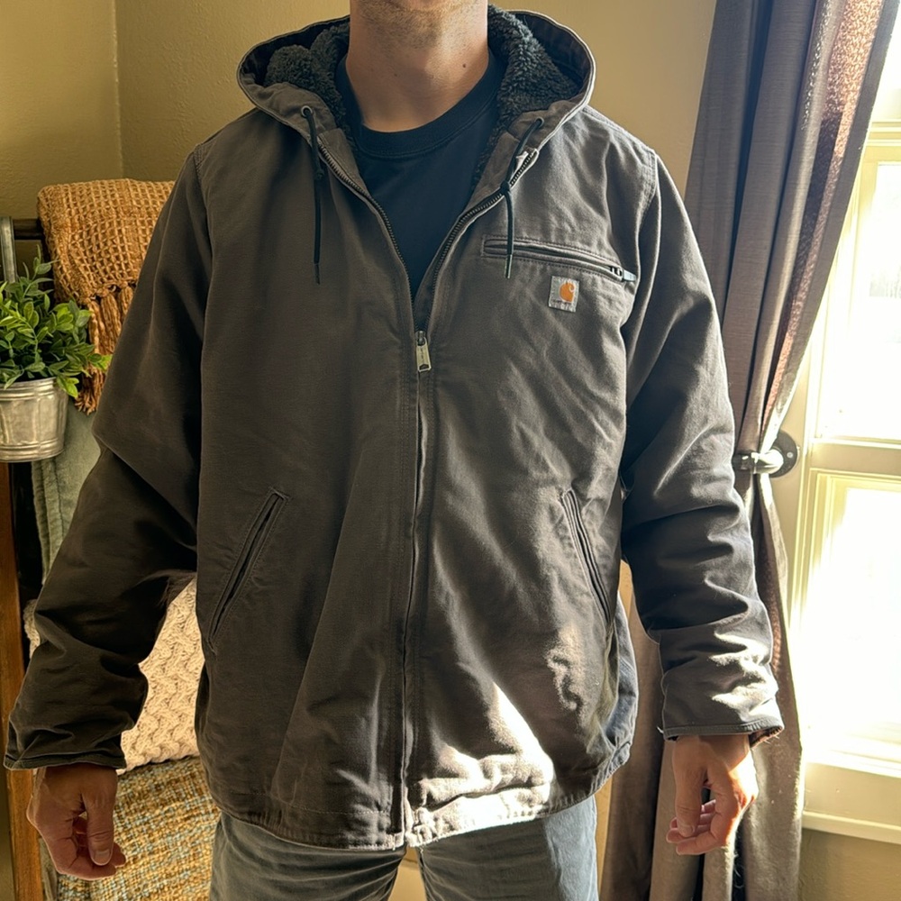 Women's light gray/purple -ish Carhartt coat, says size 1X but feels smaller
